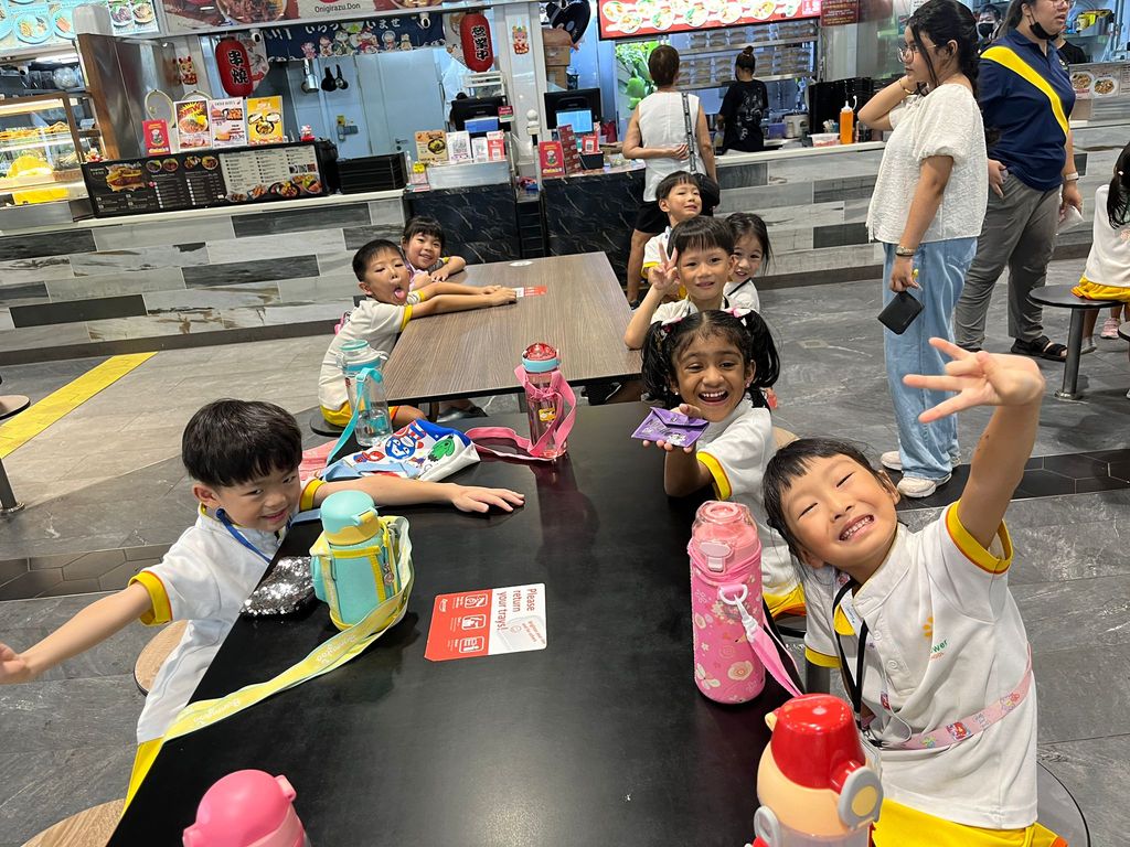 Fieldtrip to Senja Hawker Centre — photo 16