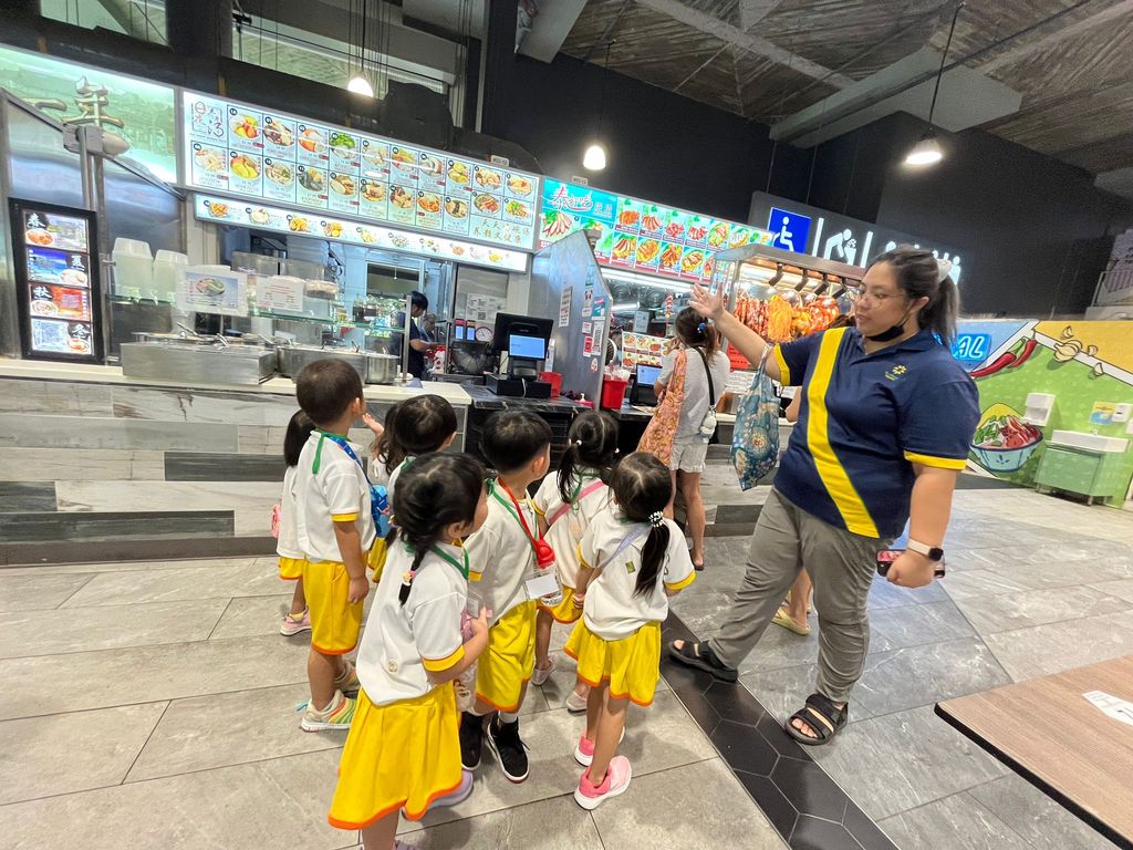 Fieldtrip to Senja Hawker Centre — photo 19