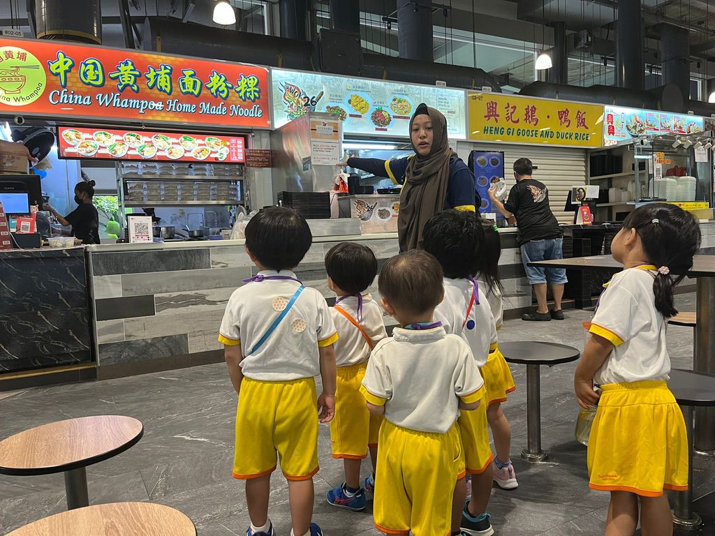 Fieldtrip to Senja Hawker Centre — photo 20