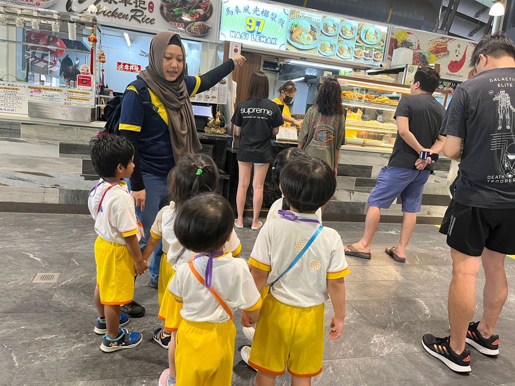 Fieldtrip to Senja Hawker Centre — photo 21