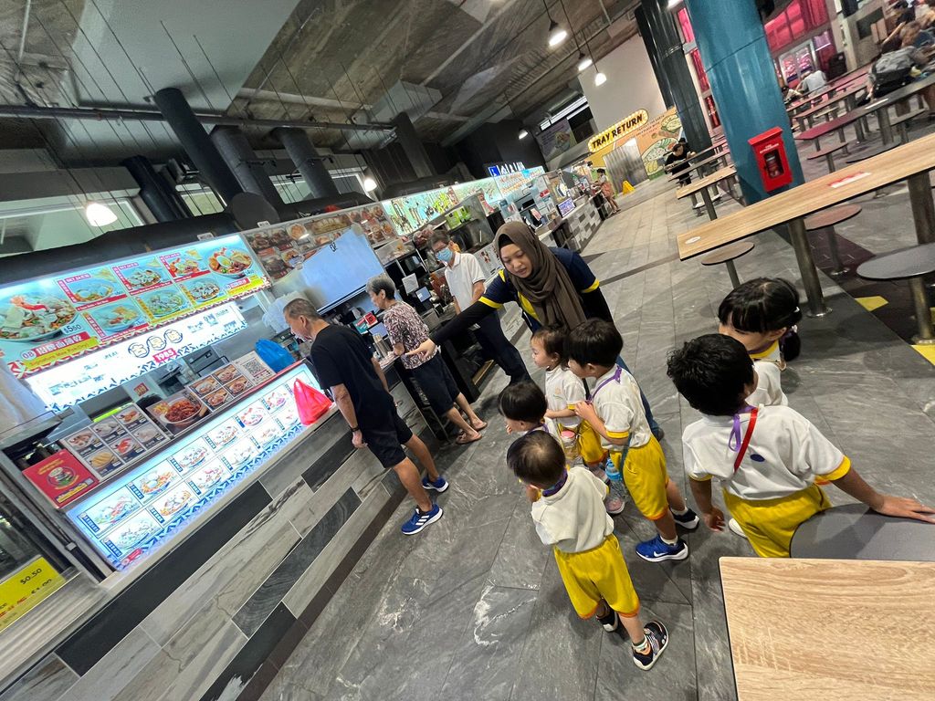 Fieldtrip to Senja Hawker Centre — photo 22