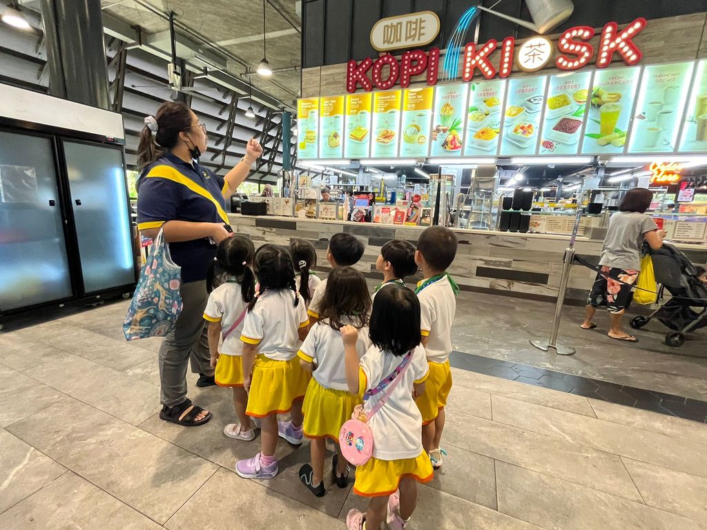 Fieldtrip to Senja Hawker Centre — photo 24