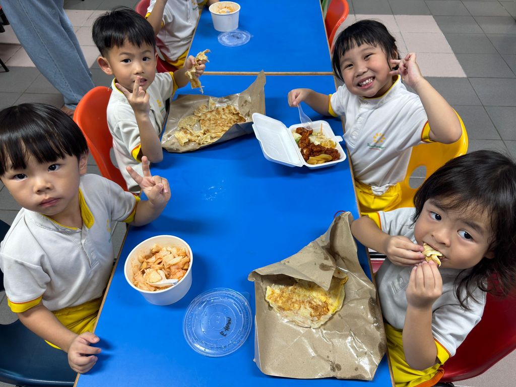 Fieldtrip to Senja Hawker Centre — photo 41