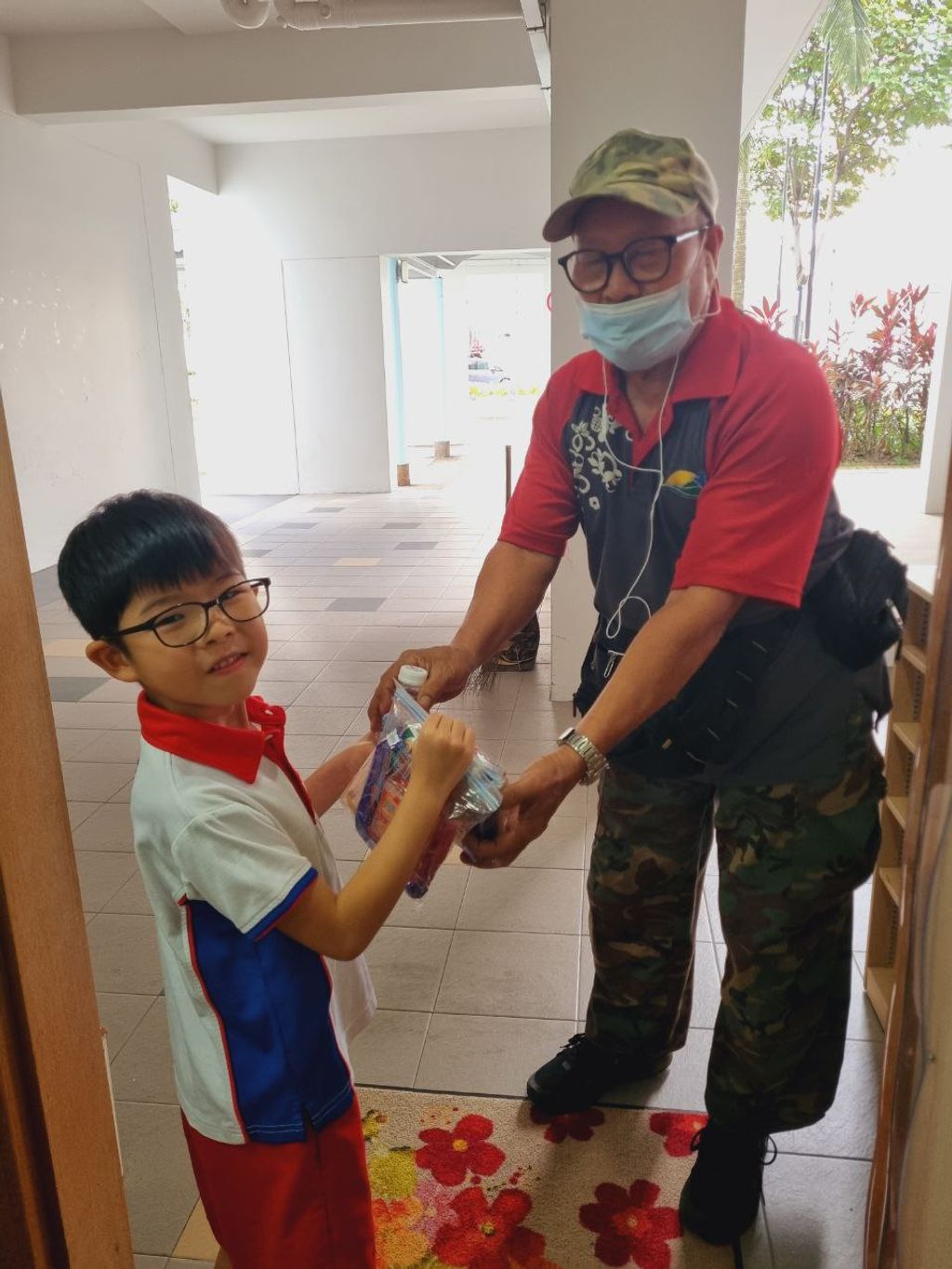 Pioneer 987D: Showing Appreciation to Garbage Truck Drivers and Cleaners — photo 14