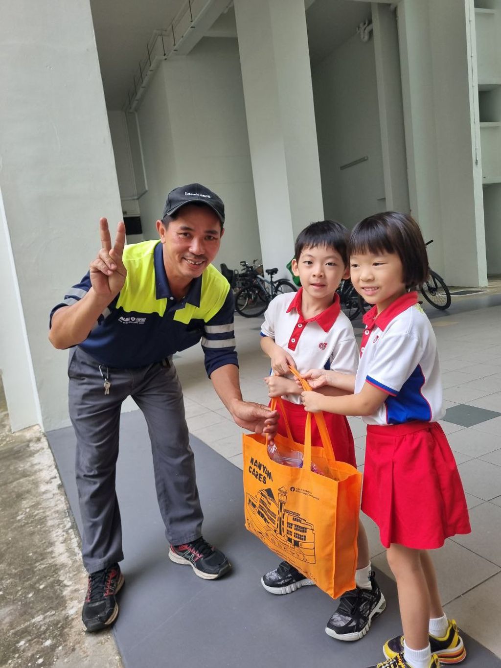 Pioneer 987D: Showing Appreciation to Garbage Truck Drivers and Cleaners — photo 17