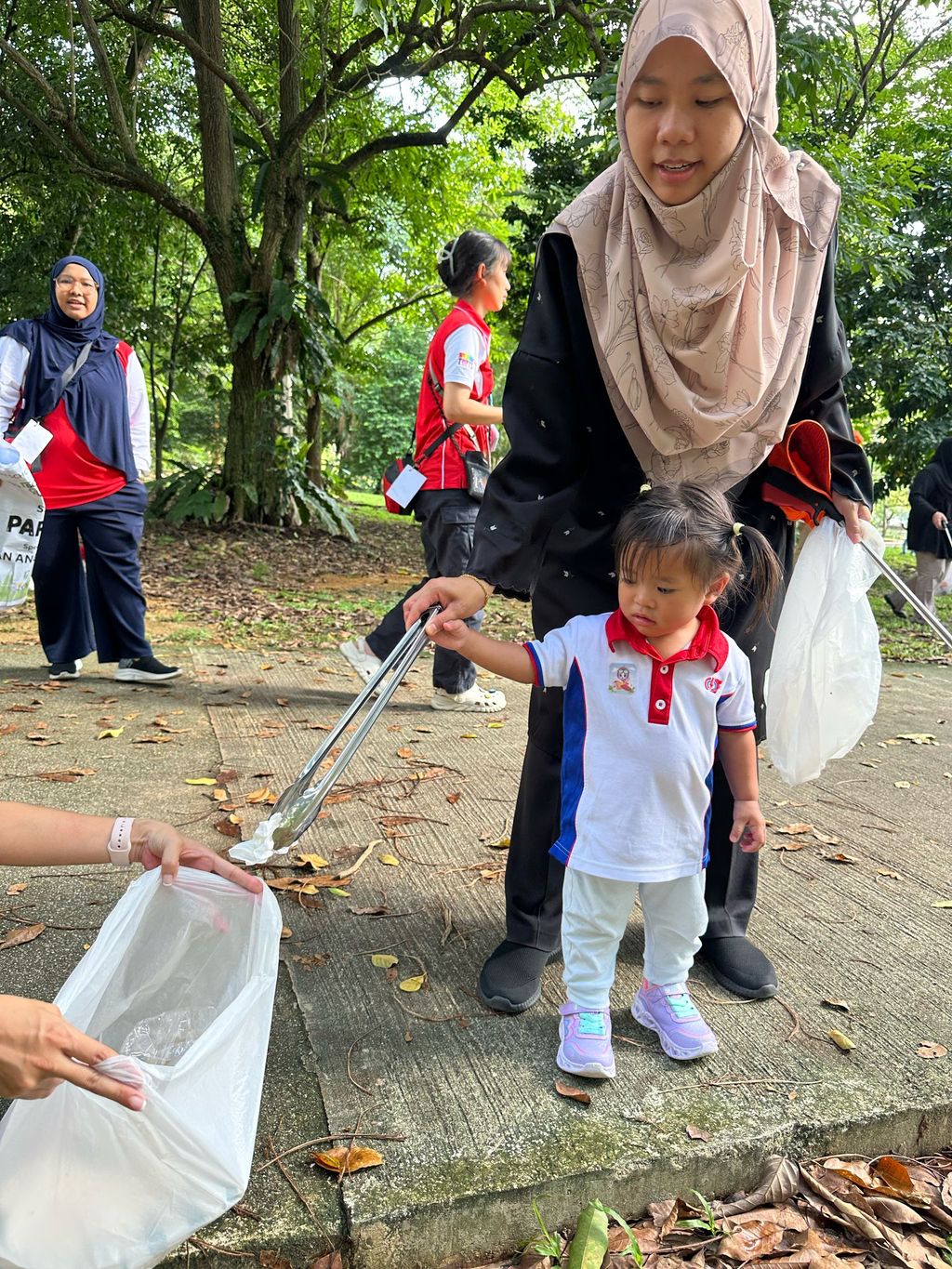 PCF SP @ Bedok- Reservior Punggol Blk 470C: SSDB LAUNCH-Clean-Up Drive 2025 — photo 3