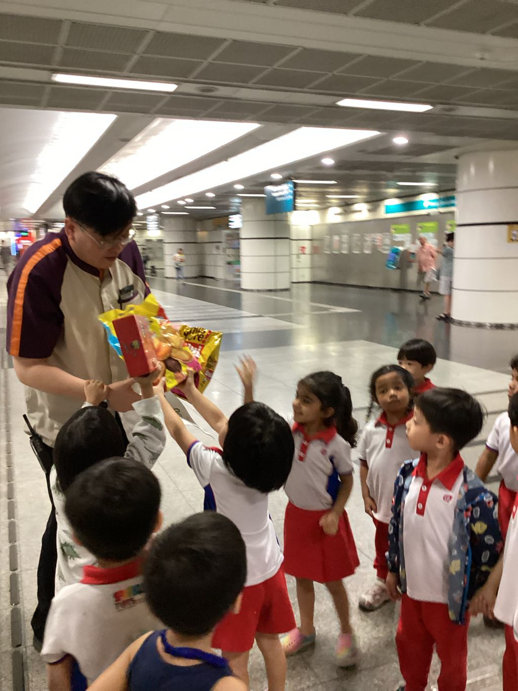 Appreciation towards MRT staffs — photo 2