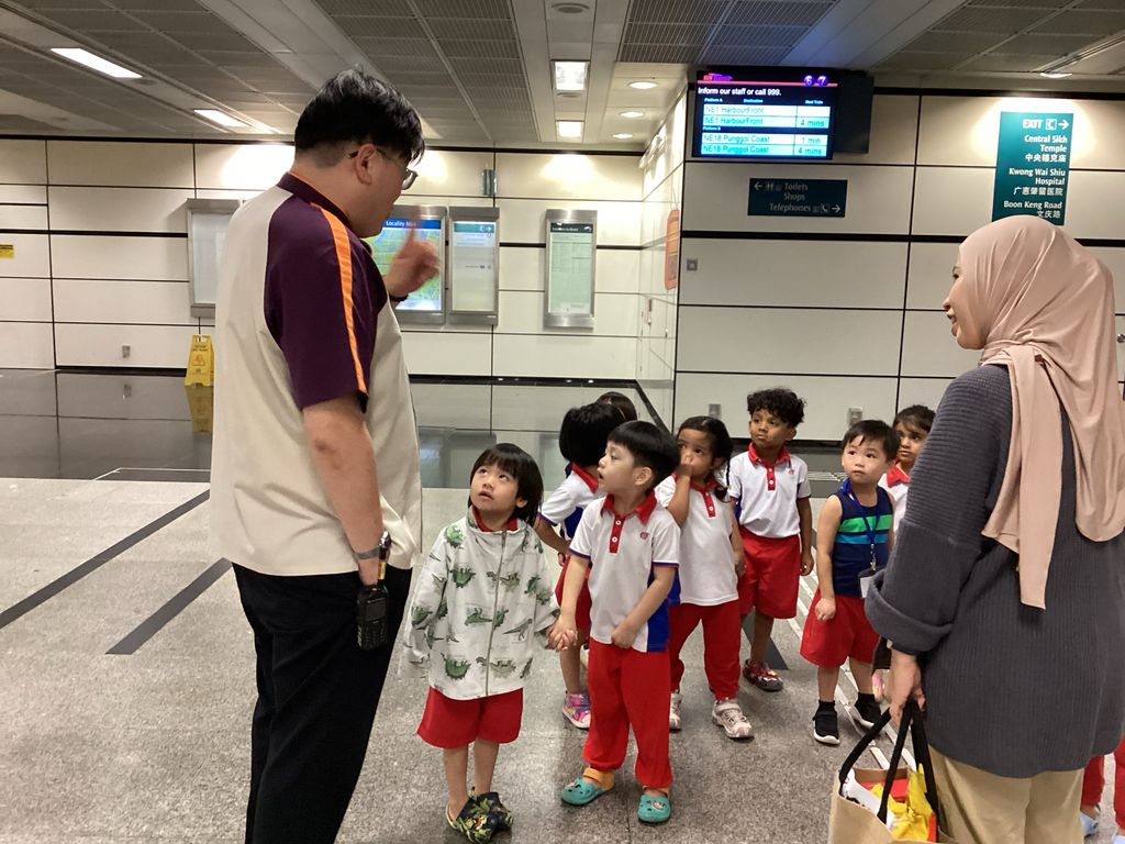 Appreciation towards MRT staffs — photo 3