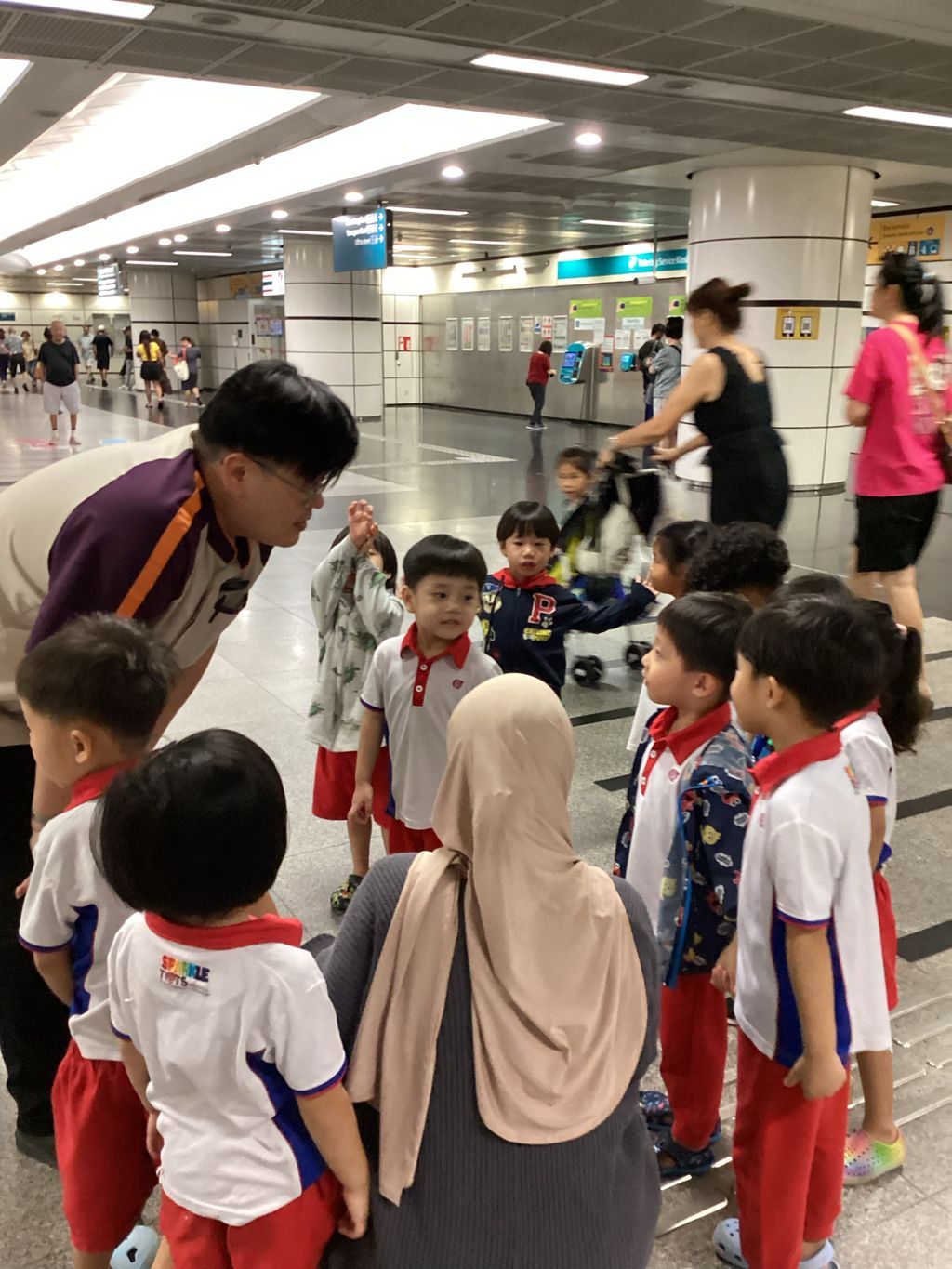 Appreciation towards MRT staffs — photo 4