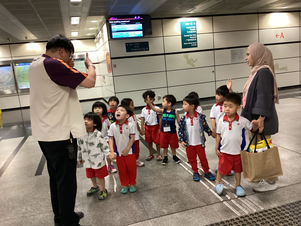 Appreciation towards MRT staffs — photo 6