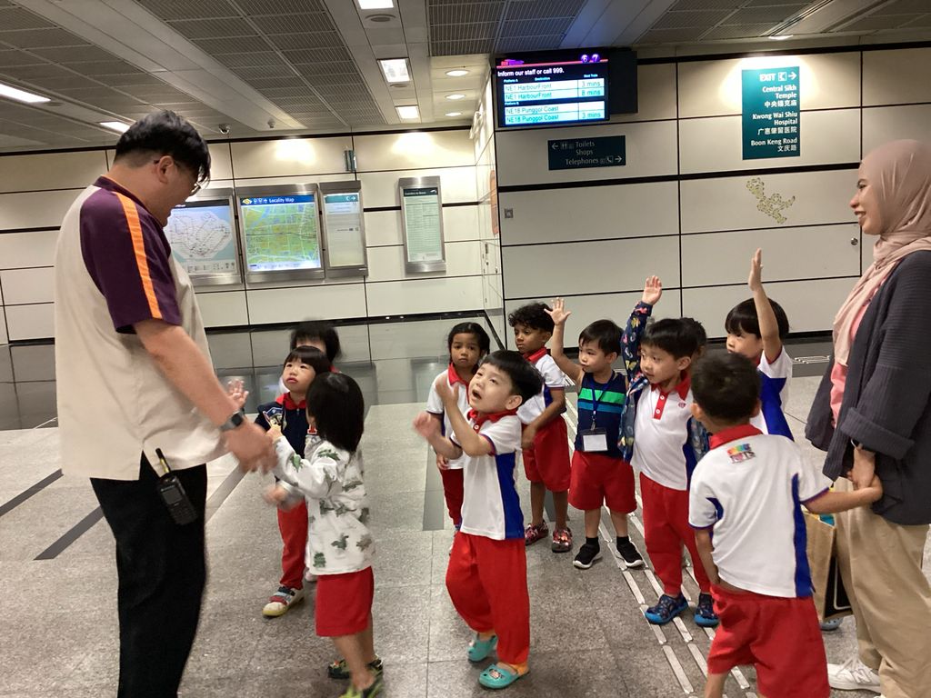 Appreciation towards MRT staffs — photo 7