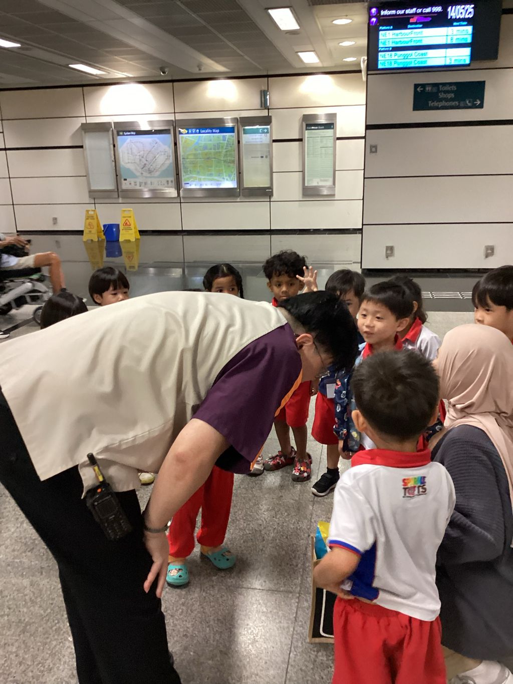 Appreciation towards MRT staffs — photo 8