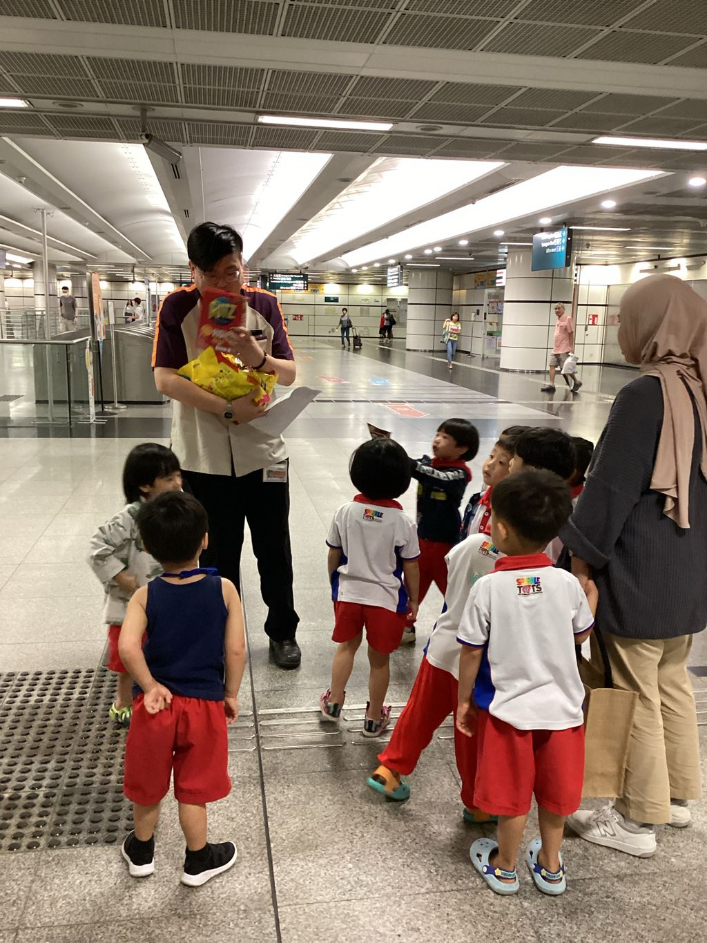 Appreciation towards MRT staffs — photo 9