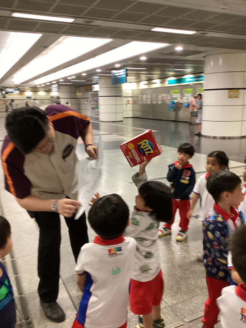 Appreciation towards MRT staffs — photo 10