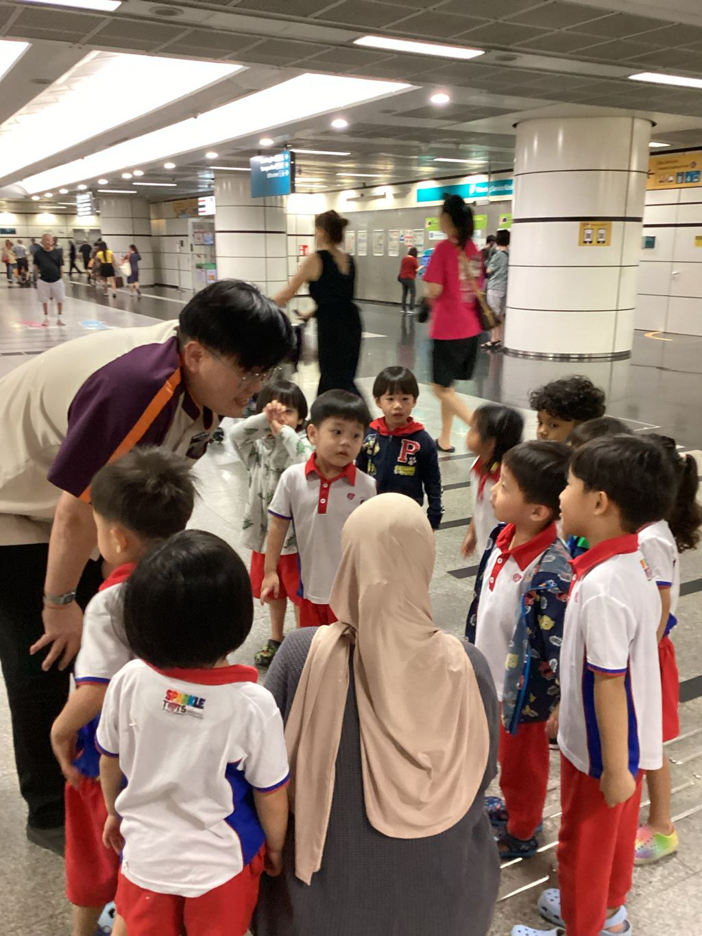 Appreciation towards MRT staffs — photo 11