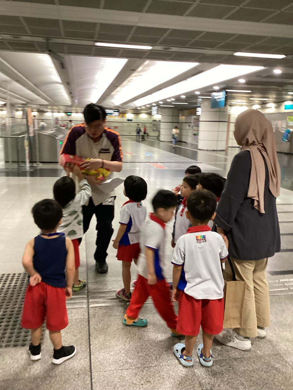 Appreciation towards MRT staffs — photo 13