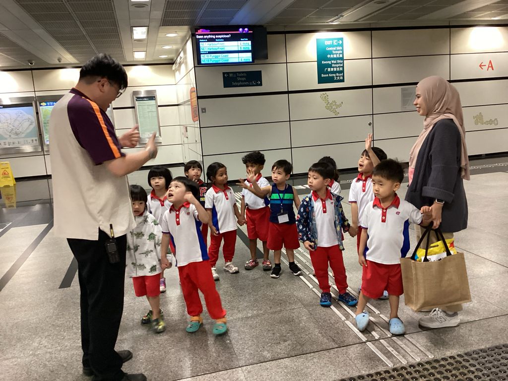 Appreciation towards MRT staffs — photo 14