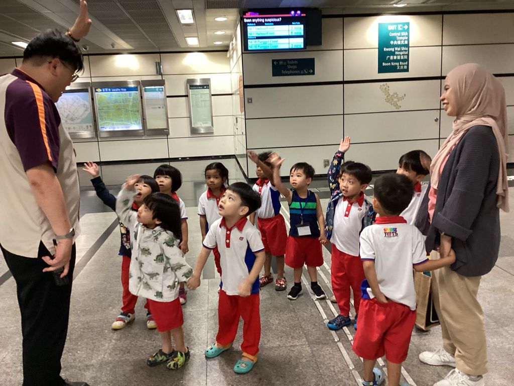 Appreciation towards MRT staffs — photo 15