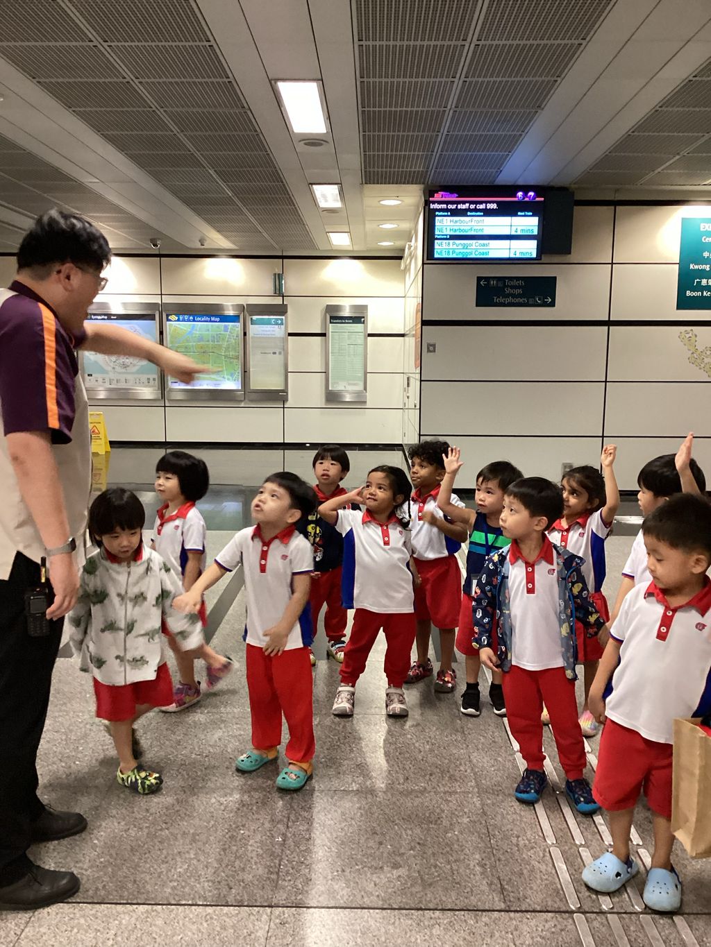 Appreciation towards MRT staffs — photo 16