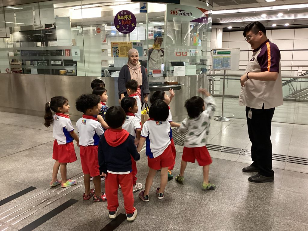 Appreciation towards MRT staffs — photo 17