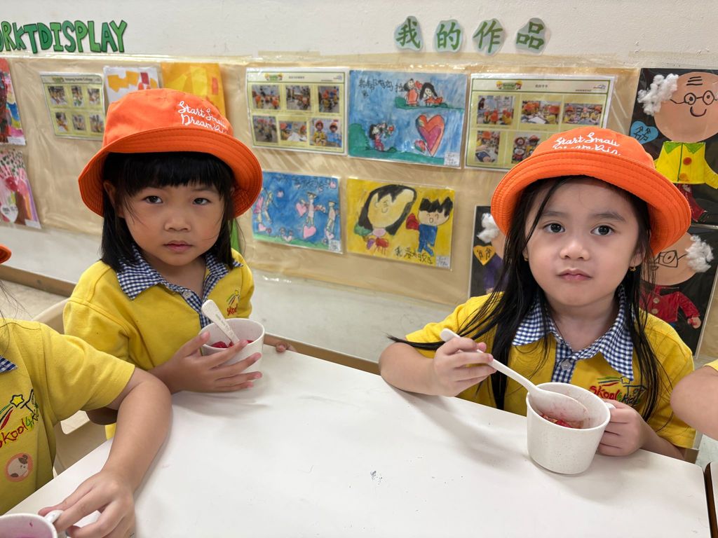 Mixing Fruits and Milk with Love – A Healthy Drink to Show We Care — photo 1