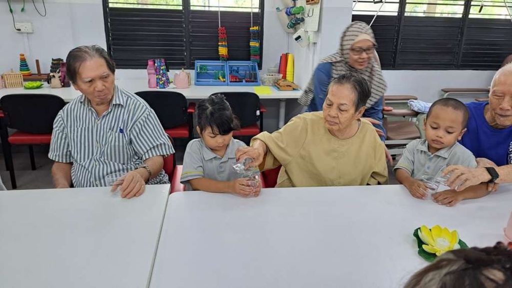 Term 2: Visit to the Metta Day Rehabilitation Centre for the Elderly — photo 8