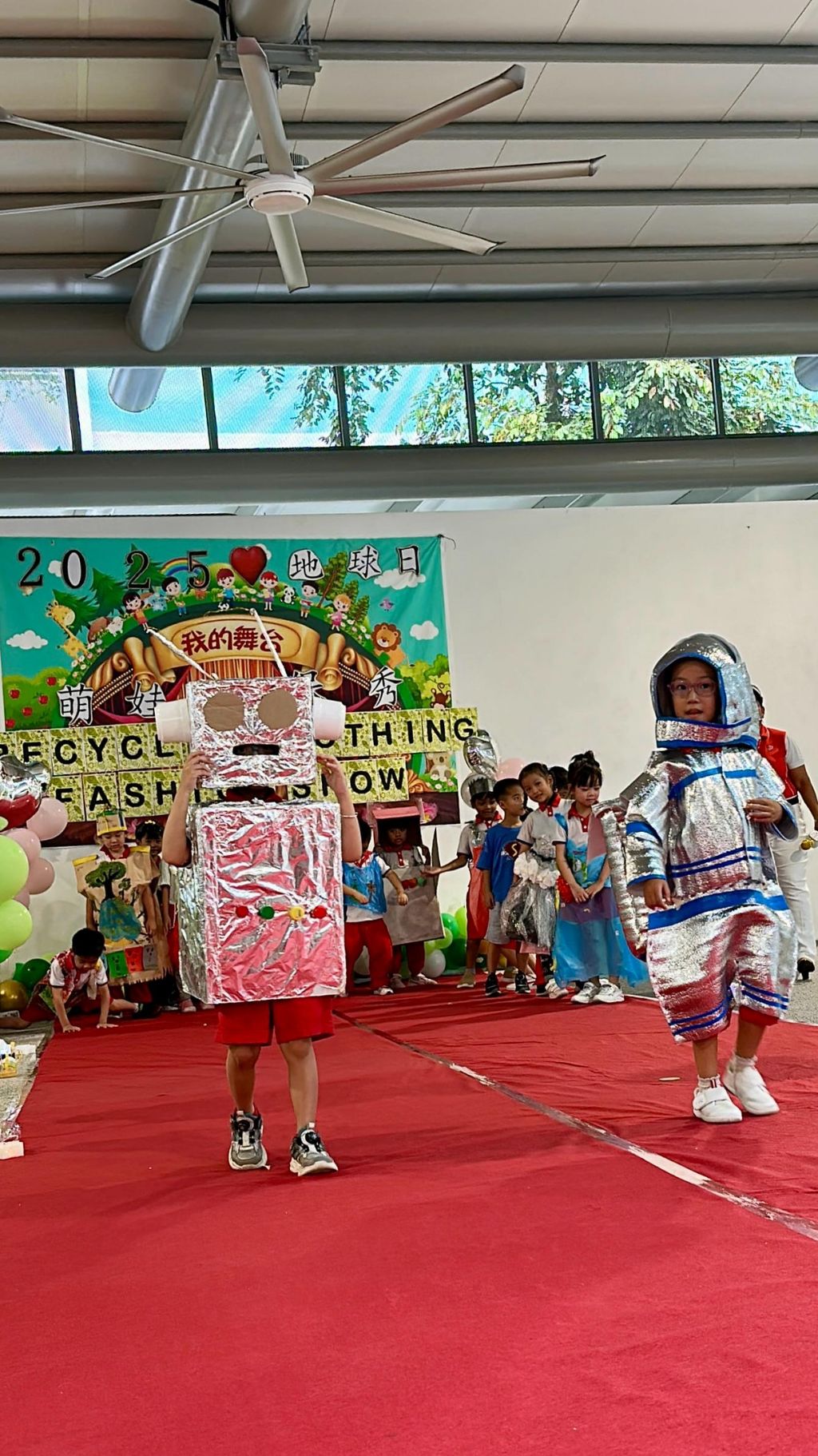 “Together for Our Earth, A Fashion Show with Heart!” - One Heart, One Singapore #SSDB2025 — photo 2