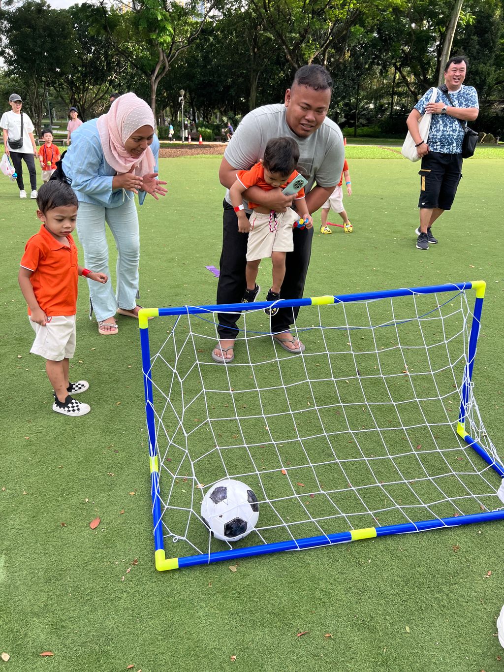 Active Family Day Sparks Joy and Togetherness @AMK08 — photo 9