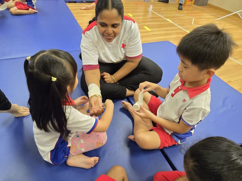 Mascot visit from Red Cross Junior — photo 2
