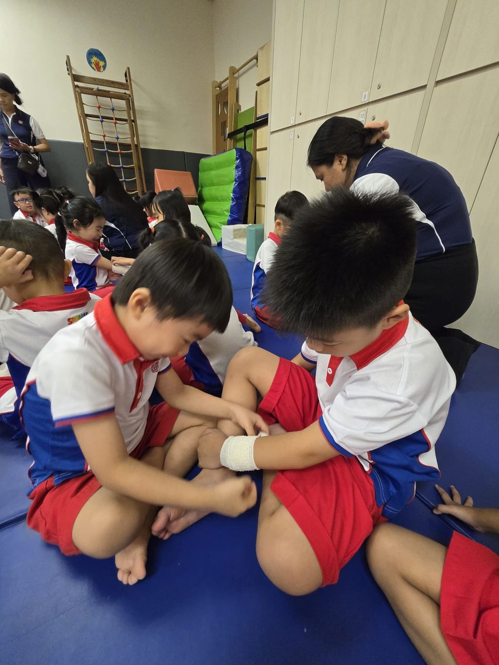 Mascot visit from Red Cross Junior — photo 7