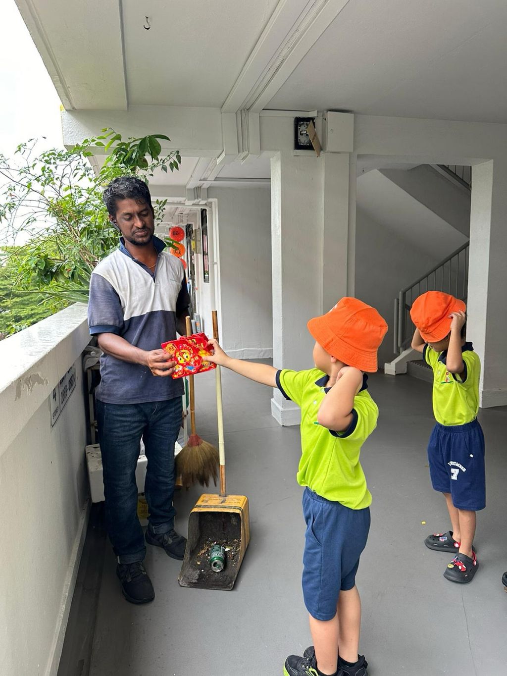 Orange distribution — photo 3
