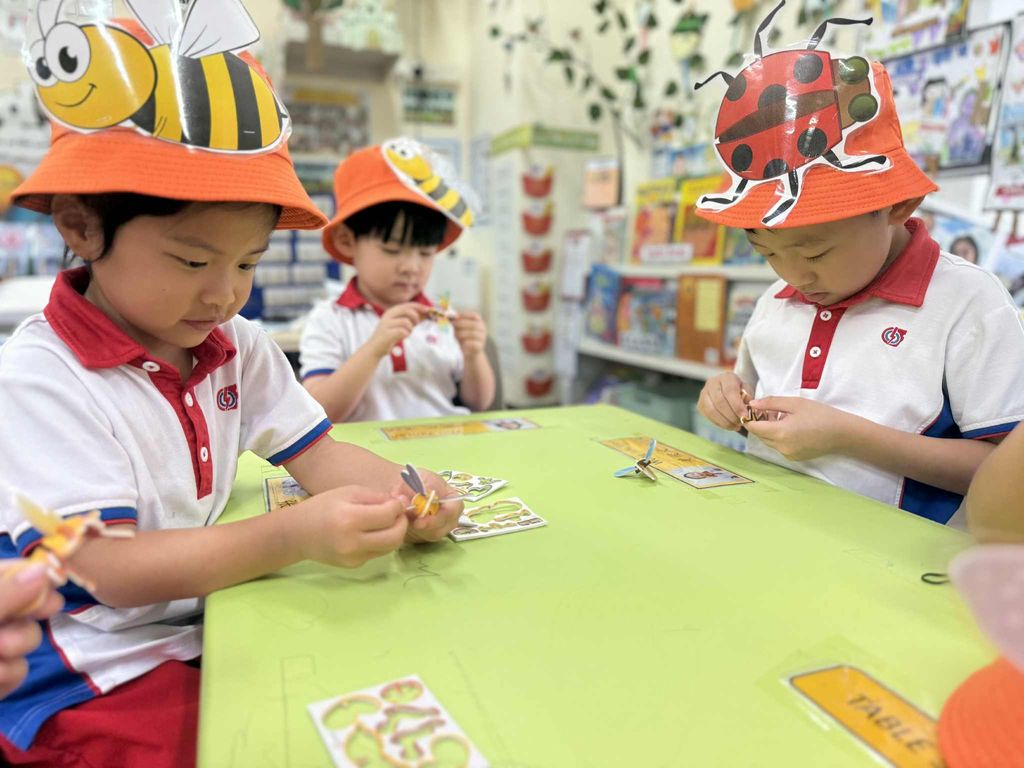 Little Explorers: Discovering the Fascinating World of Insects — photo 4