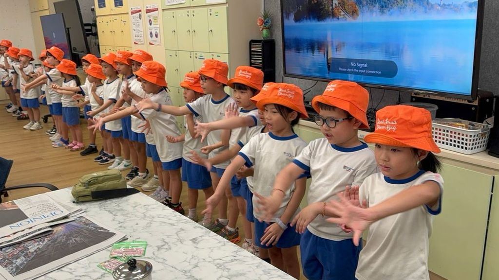 Start Small Dream Big (SSDB) Caring for the Community (Visit to St. Luke Eldercare) by Little Footprints Preschool @ Ubi — photo 4