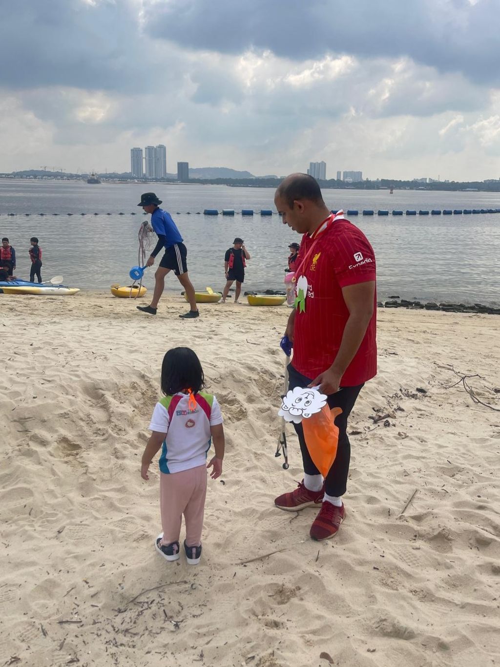 SSDB: A Beach Clean-Up at Sembawang Park — photo 2