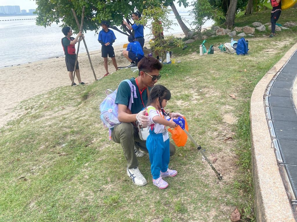 SSDB: A Beach Clean-Up at Sembawang Park — photo 3