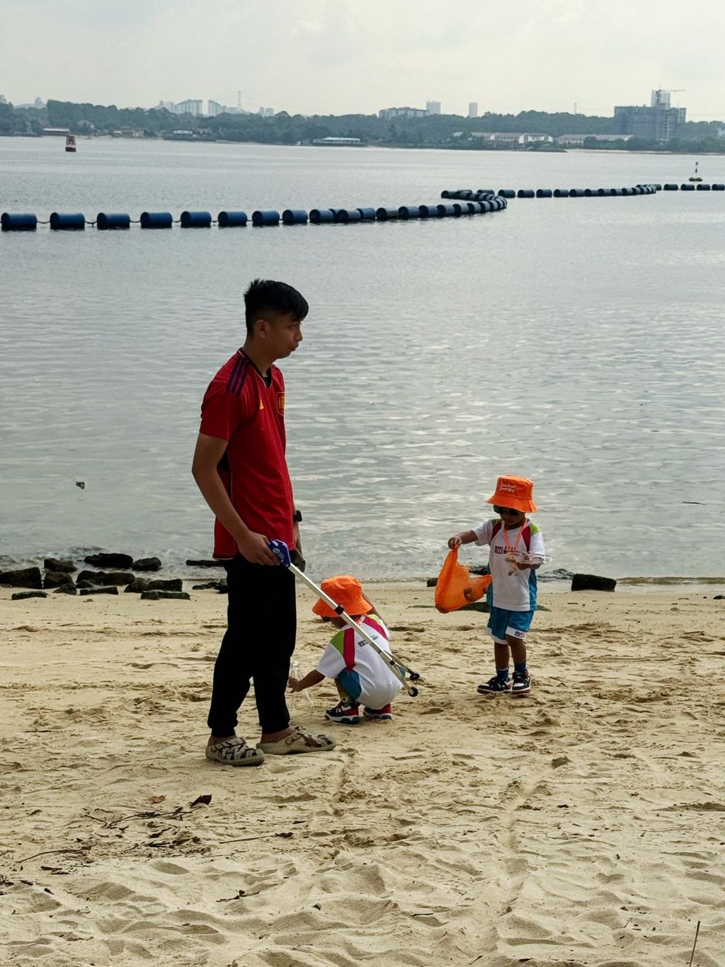 SSDB: A Beach Clean-Up at Sembawang Park — photo 6