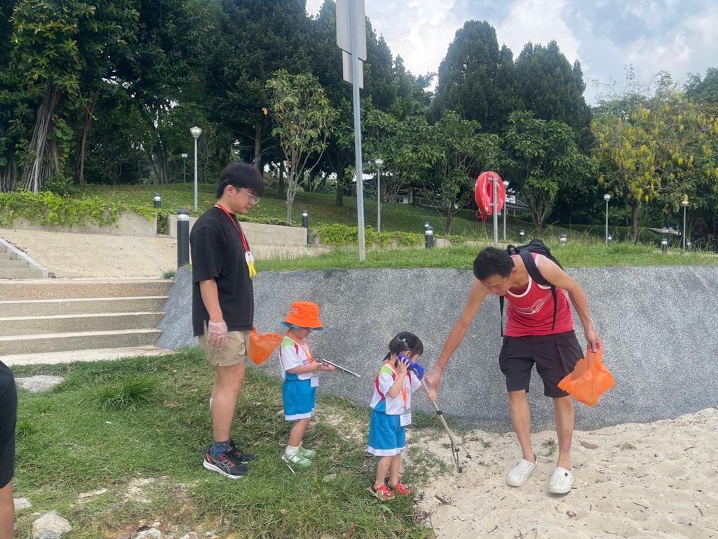 SSDB: A Beach Clean-Up at Sembawang Park — photo 11