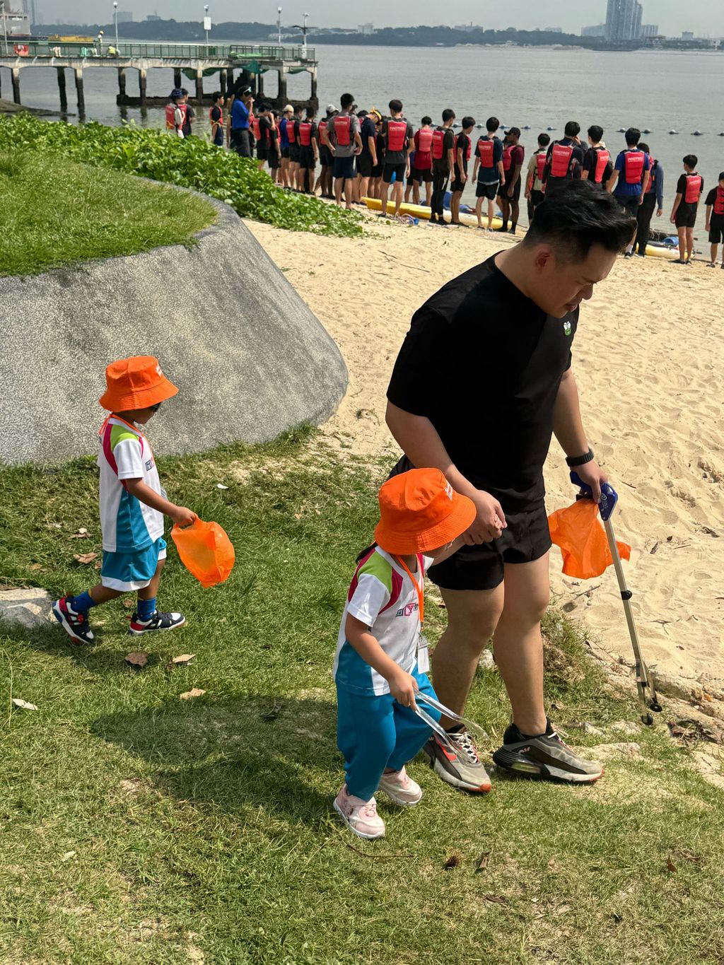 SSDB: A Beach Clean-Up at Sembawang Park — photo 12