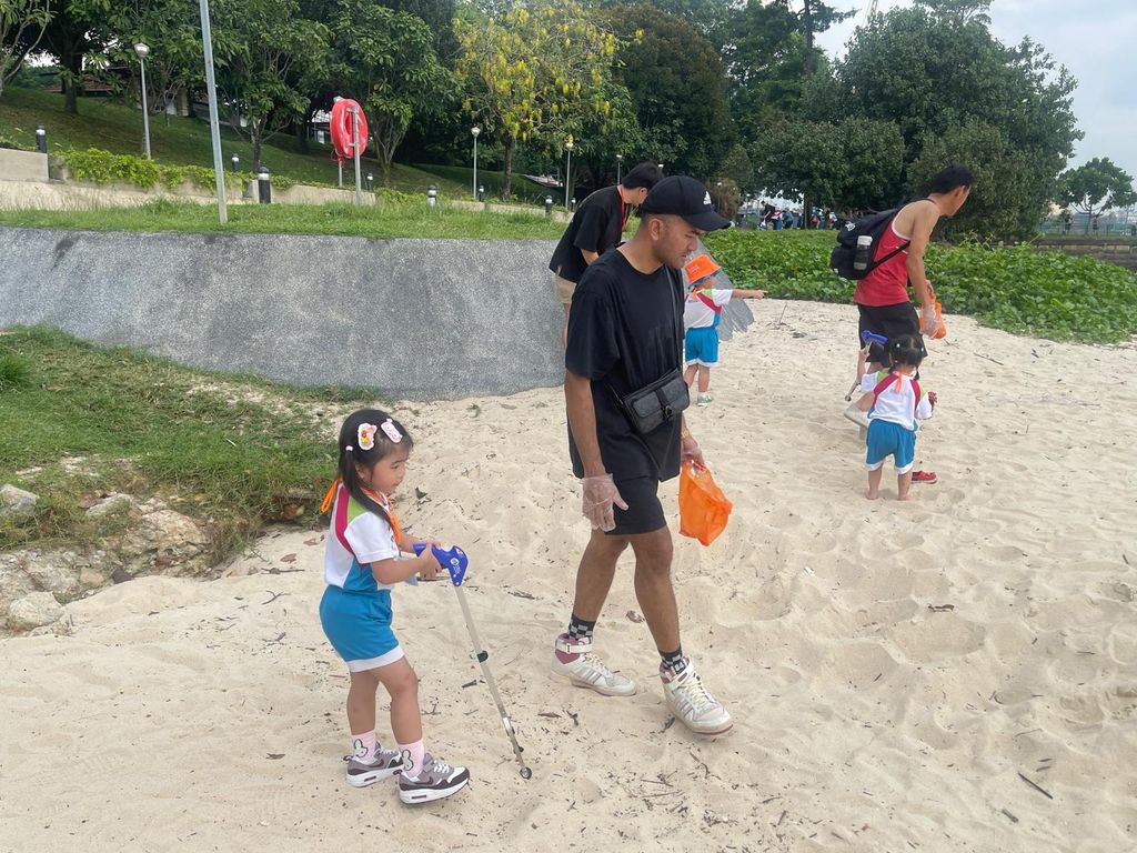 SSDB: A Beach Clean-Up at Sembawang Park — photo 20