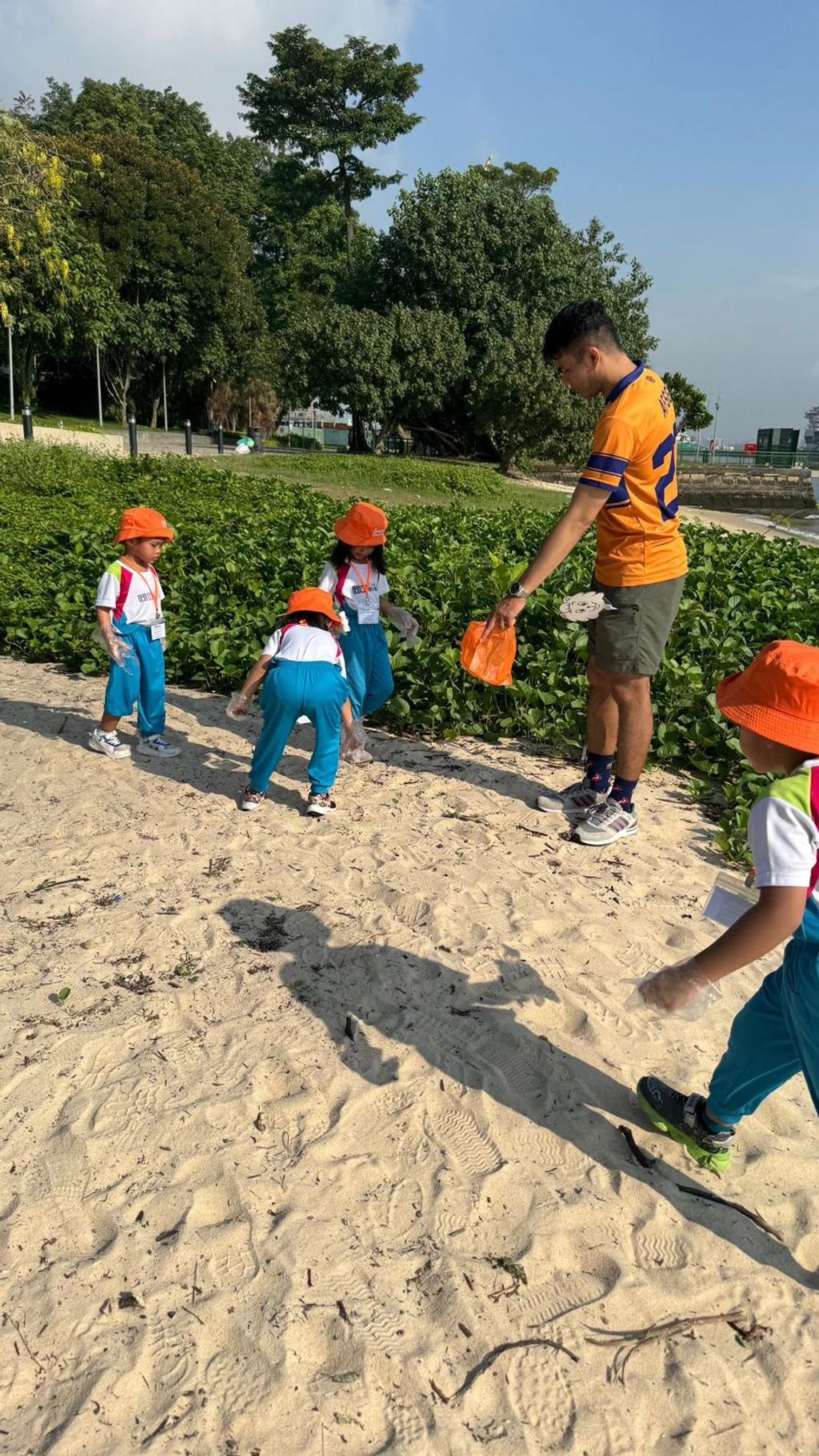 SSDB: A Beach Clean-Up at Sembawang Park — photo 33
