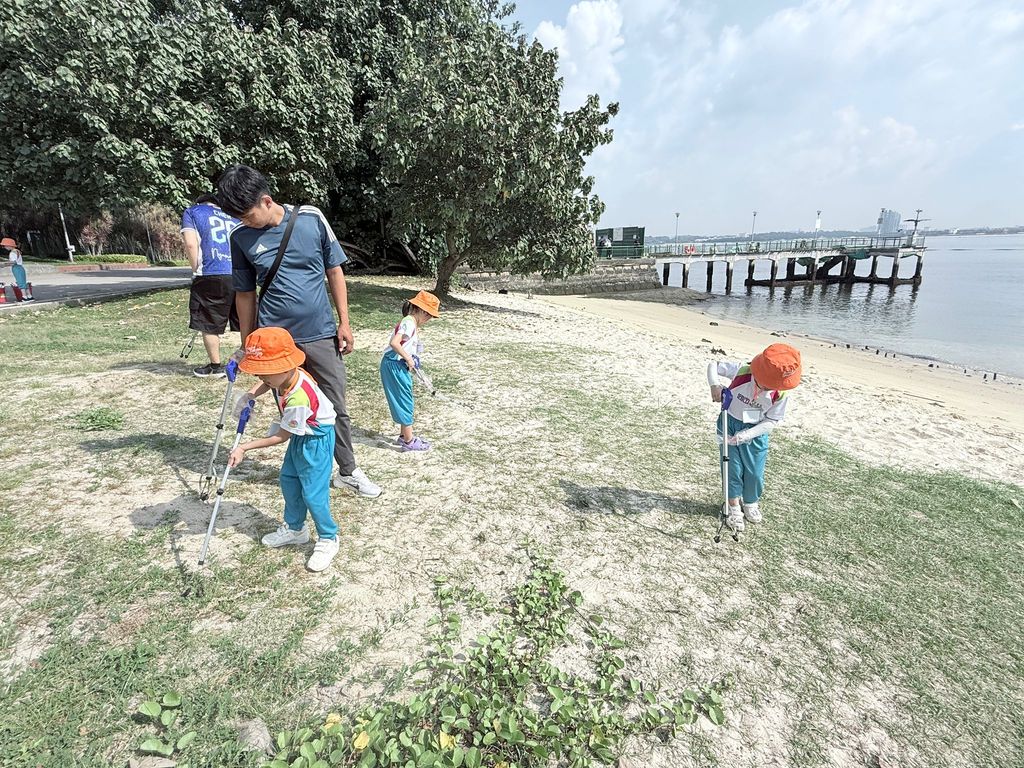 SSDB: A Beach Clean-Up at Sembawang Park — photo 45