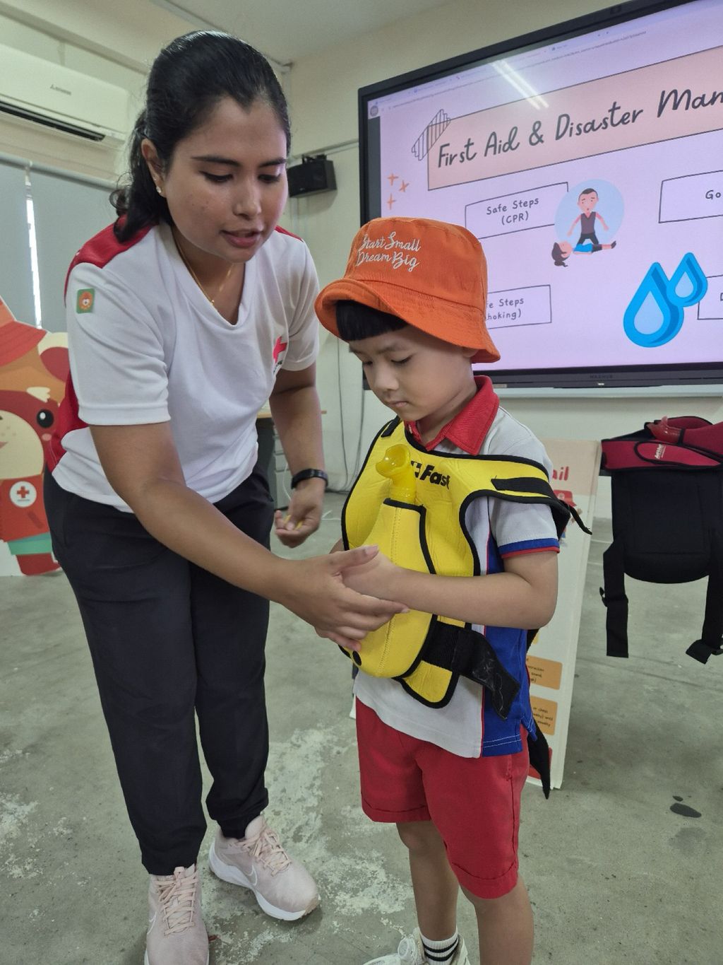 PCF Sparkletots Preschool @ Fengshan Blk 108 (CC): Empowering Young Hearts with Red Cross Junior — photo 4