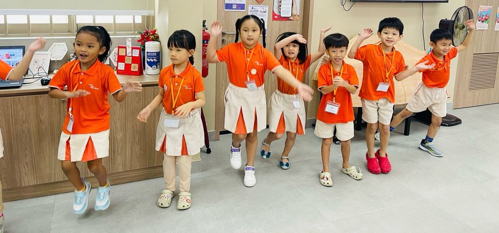Fluttering Friendships: A Blooming Day with Our Elderly Friends @Allkin — photo 4