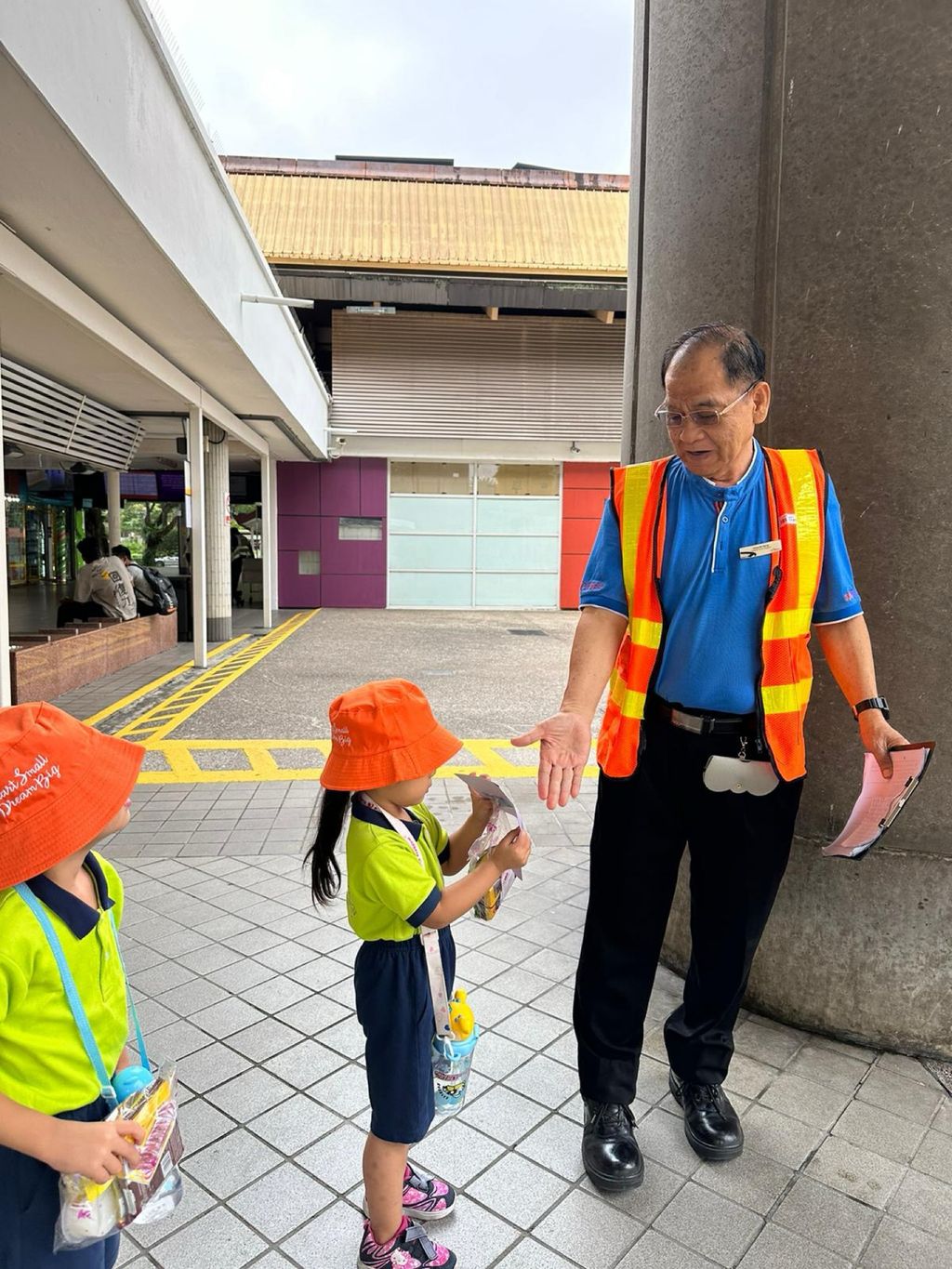 SSDB Closure - Sharing smiles with our community helpers — photo 4