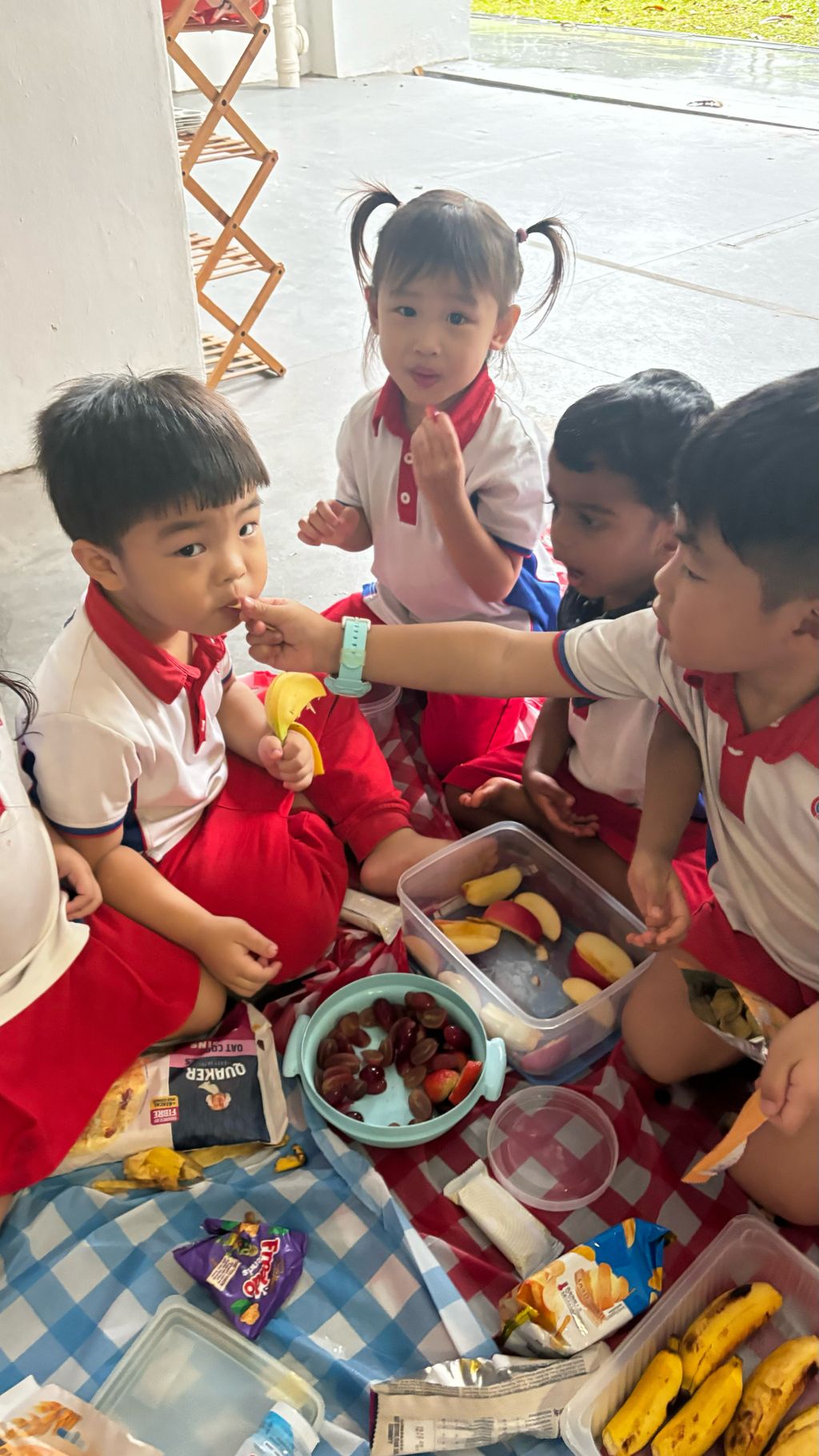 Caring for our friends: Class Picnic with healthy snacks — photo 5