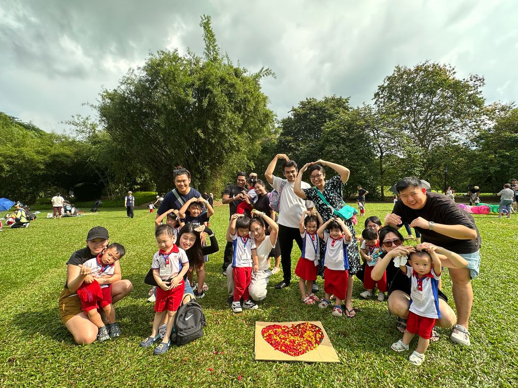 Family Day to Botanic Gardens: Our Nature Sun Catcher — photo 2