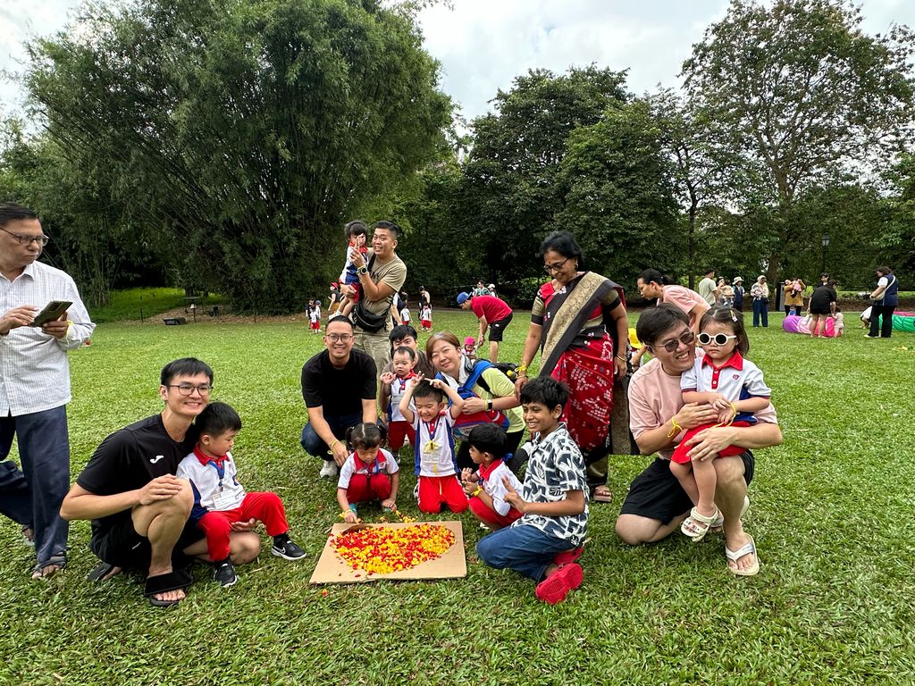 Family Day to Botanic Gardens: Our Nature Sun Catcher — photo 3