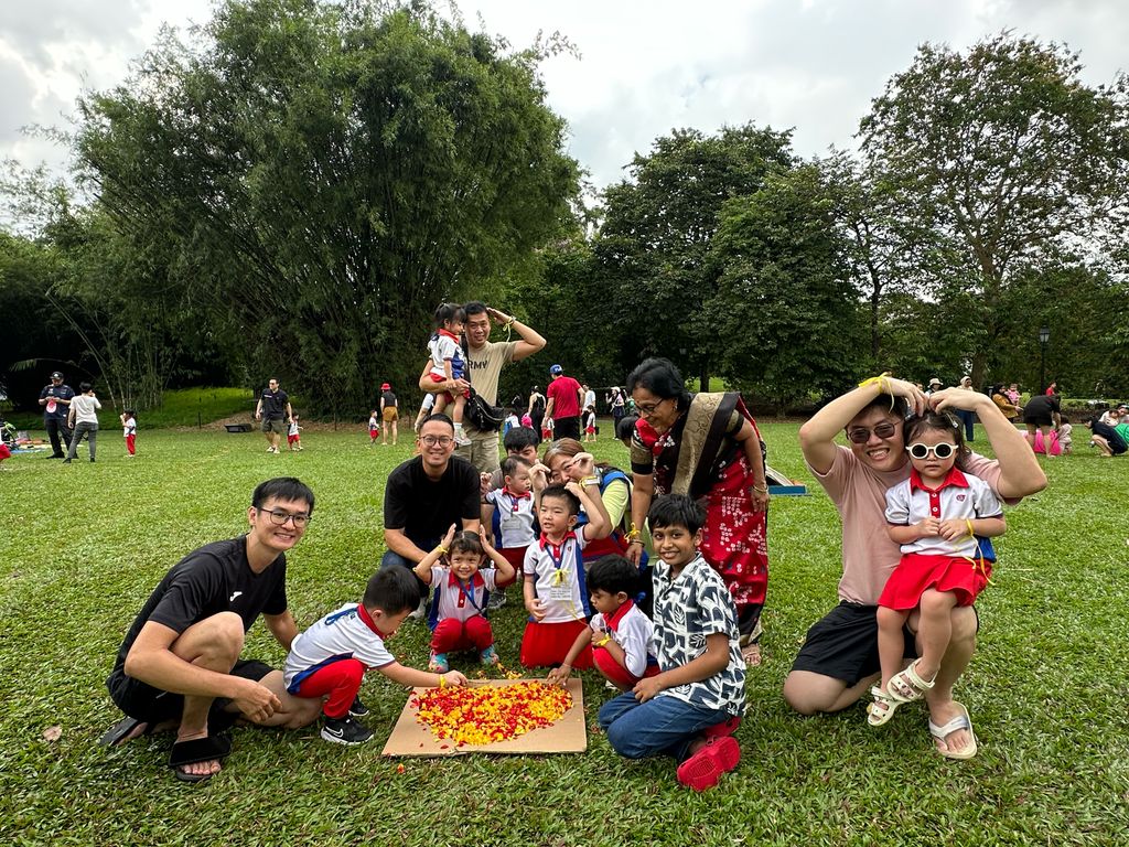 Family Day to Botanic Gardens: Our Nature Sun Catcher — photo 4