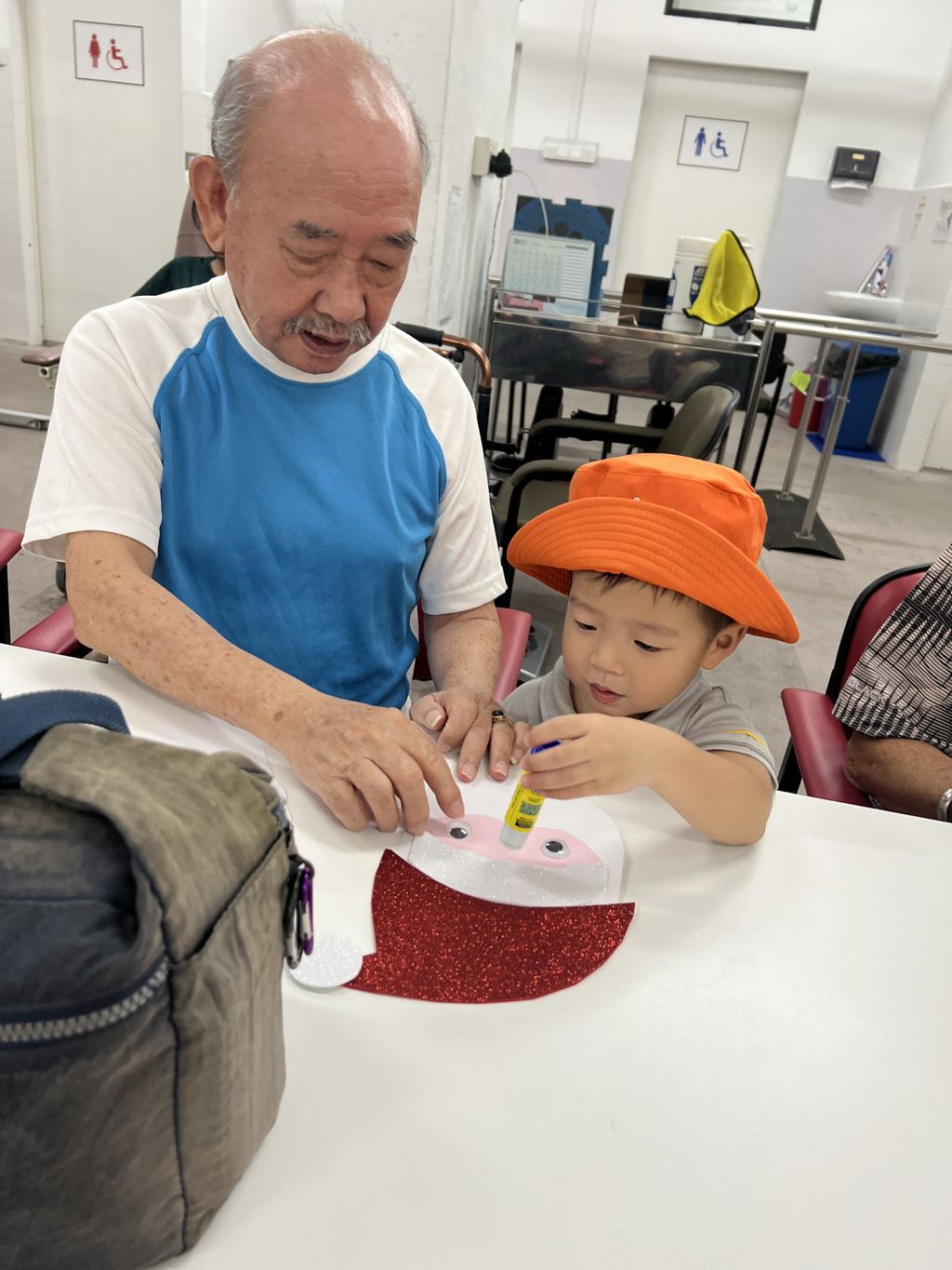 第四学期:启蒙一班小朋友们参观Metta Day乐龄康复中心 — photo 4