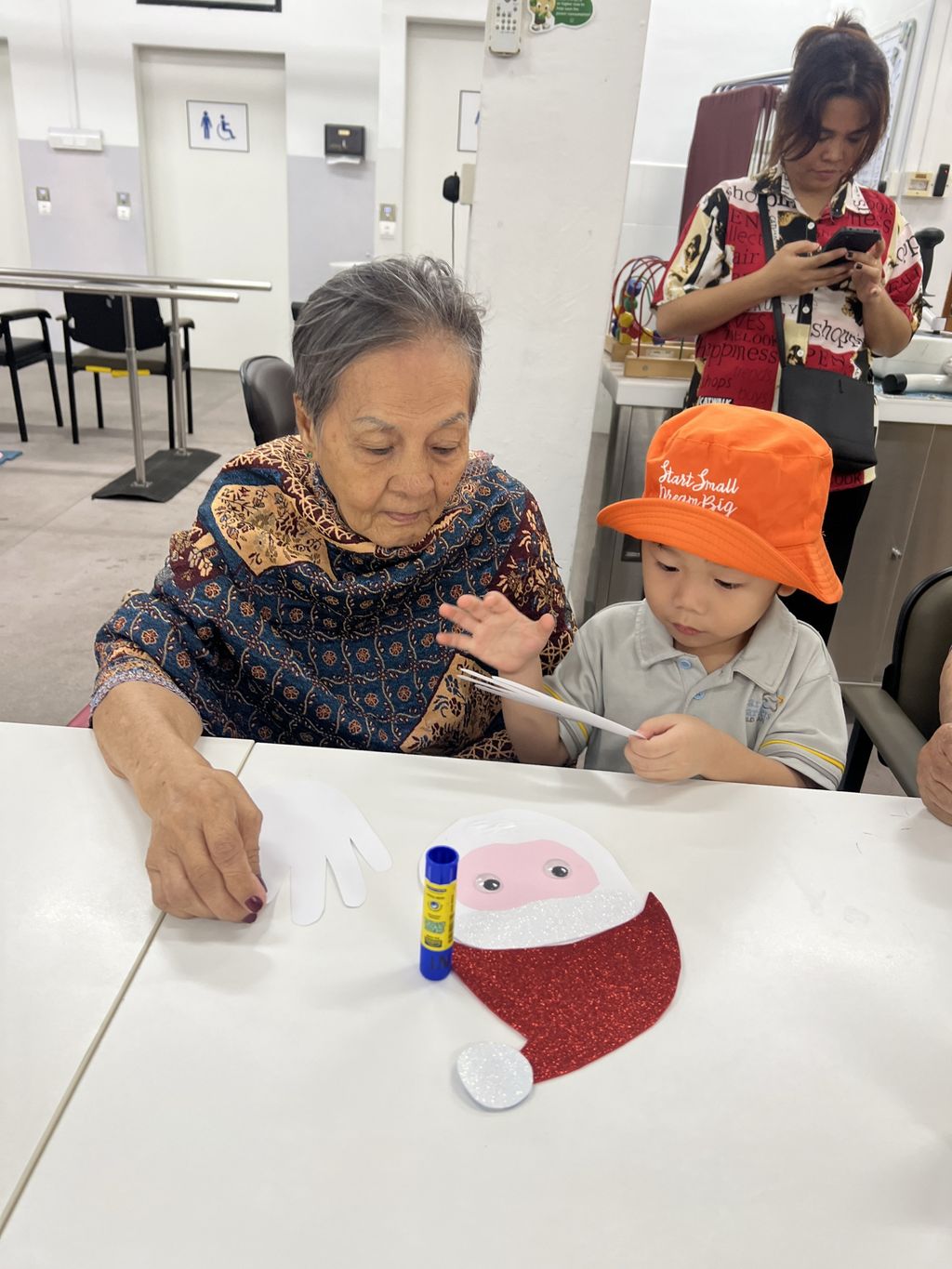 第四学期:启蒙一班小朋友们参观Metta Day乐龄康复中心 — photo 14
